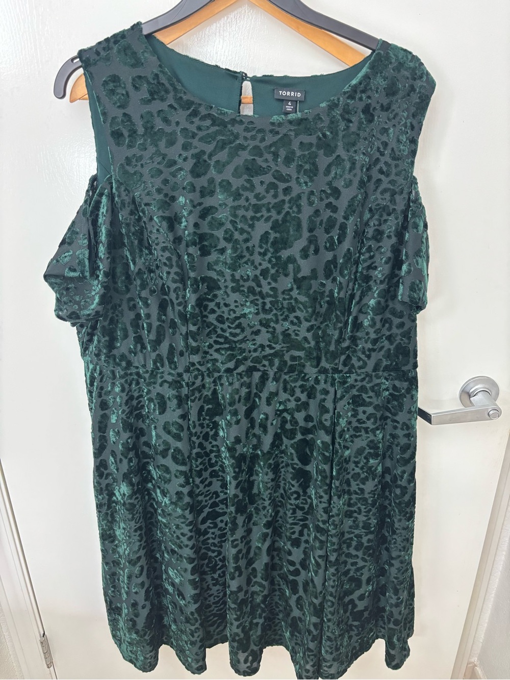 Torrid Emerald Green Velvet Burnout Leopard Cold Shoulder Midi Dress NWT Size 4X